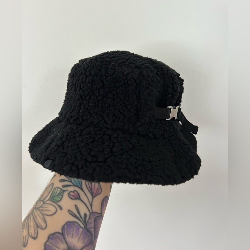 NWOT Lululemon Textured Fleece Bucket Hat Black S/M